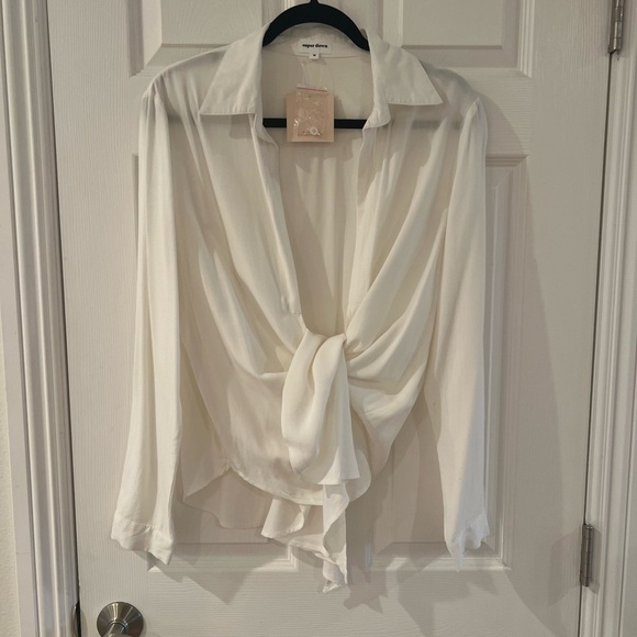 NWT SUPERDOWN JORDYN FRONT TIE TOP. Size M. Smoke Free, Pet Free Home. - Picture 8 of 8